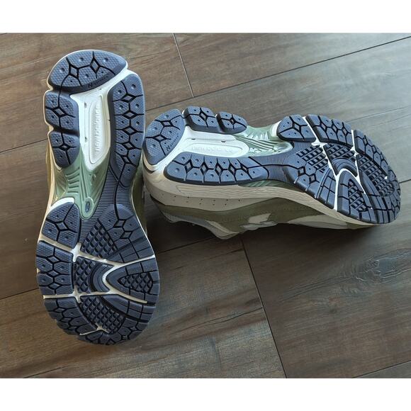 New Balance 2002R U2002RCA Olive Green Gray Men’s Size 10 Running Shoes - Picture 5 of 5